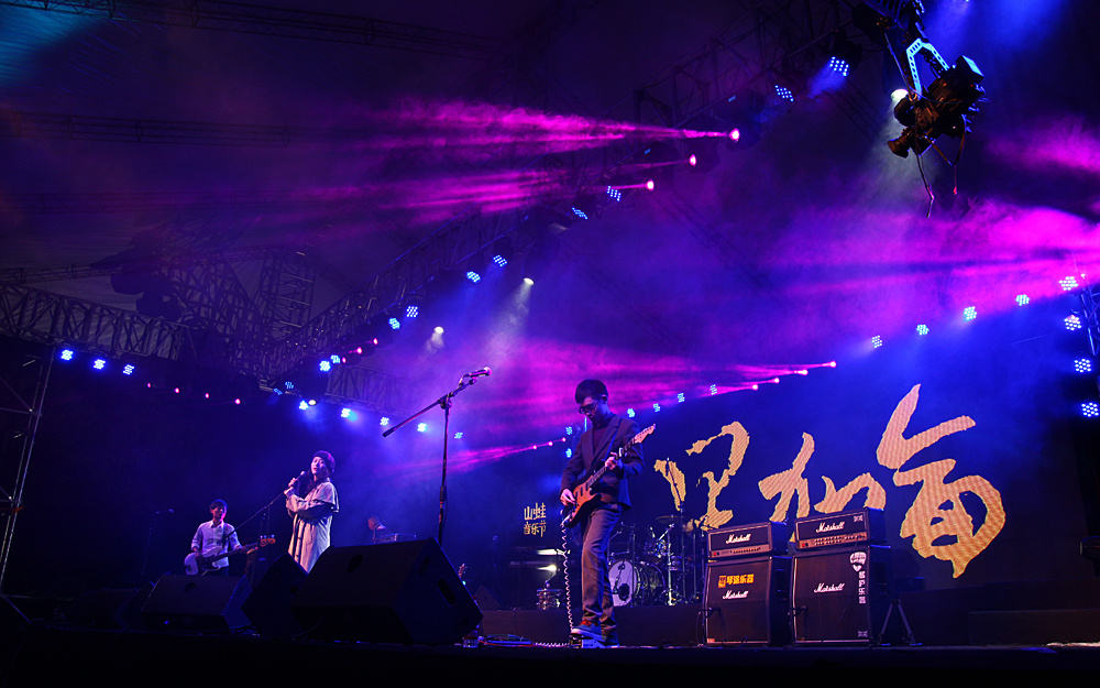 留声机 |《时间刻度》和黑加仑乐队